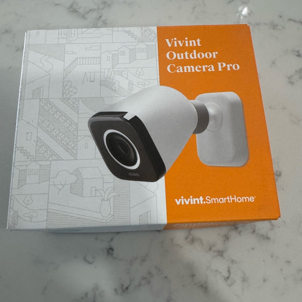 Vivint SmartHome Camera in White and Black